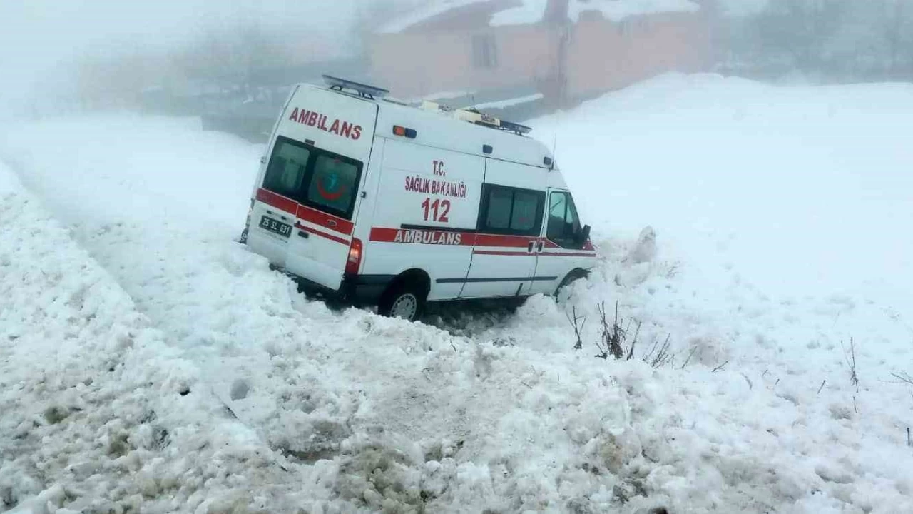 Bing�l'de ambulans yoldan ��kt�: 5 yaral�