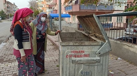 Bir anlık dalgınlıkla bileziklerini çöpe attı
