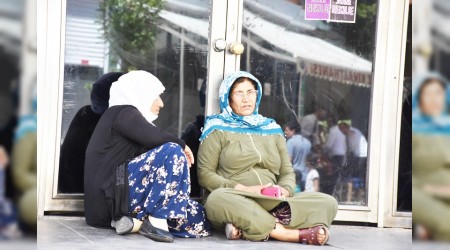 Bir anneden daha oturma eylemi