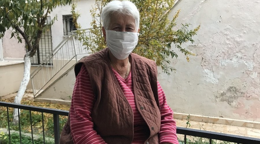 Bir çorap dolusu altını dolandırıcılara verdi