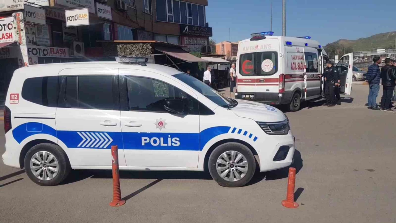 Birbirlerine taş, duba ve bıçakla saldırdılar