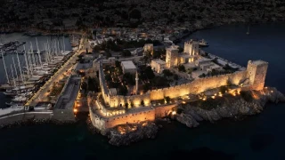 Bodrum Kalesi ve Efes �ren Yeri kap�lar�n� geceye a�t�