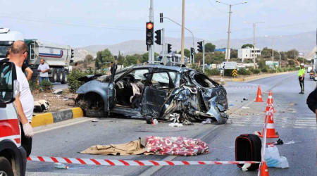 Bodrum - Milas kara yolunda otomobil otobüsün altında kaldı: 1 ölü, 3 yaralı