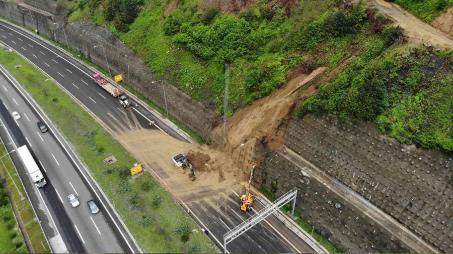 Bolu Dağı Tüneli'nde toprak kayması İstanbul yönünü kapattı