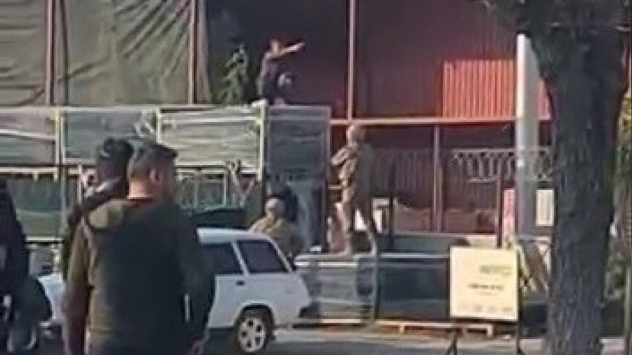 Boşanmak istemeyen uzman çavuş karısını ve çocuğunu rehin aldı