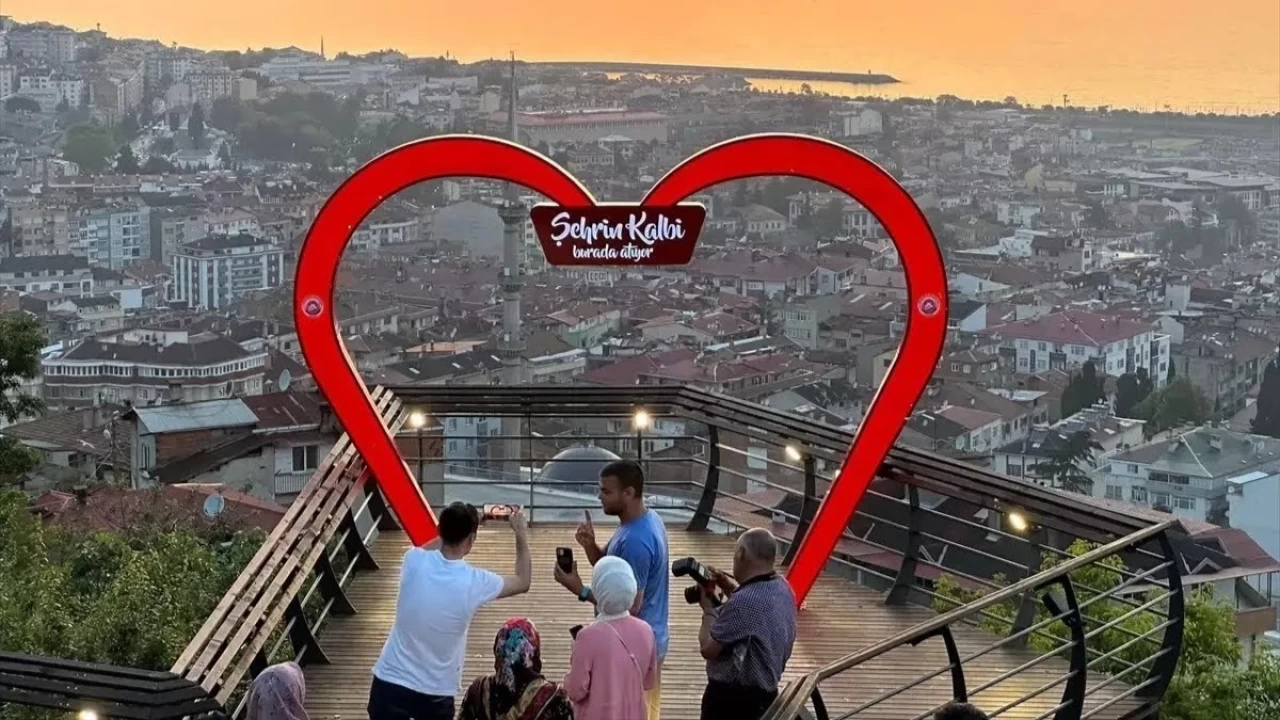 Boztepe: Trabzon’un kalbine bakan zirve