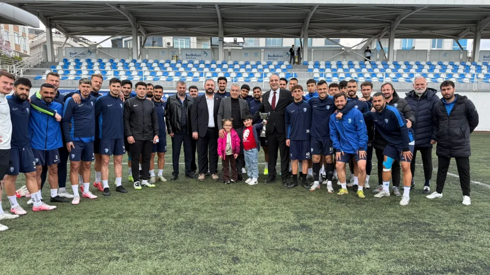 BTP Beylikd�z�'nden bayram mesaj� ve Beylikd�z�spor�a ziyaret 