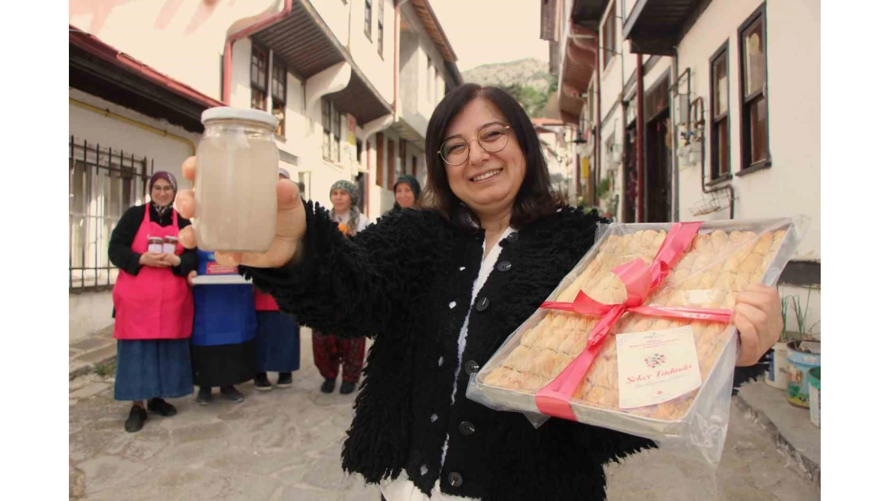 Bu baklavanın yapımında kül kullanılıyor