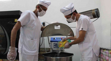 Bu lisede çölyak hastaları için glütensiz ekmek üretimi yapılıyor