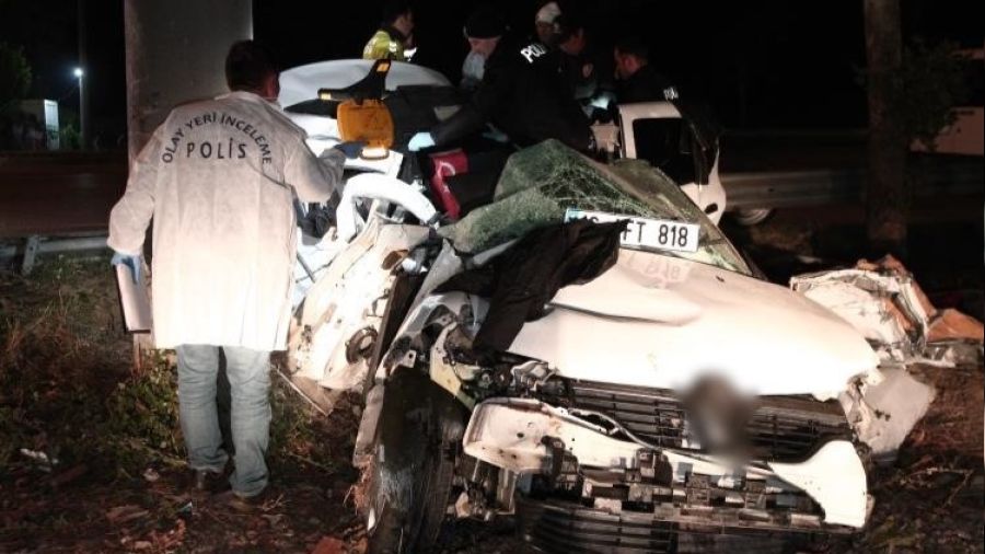 Bursa'da feci kaza: 3 �l�, 1 a��r yaral� 