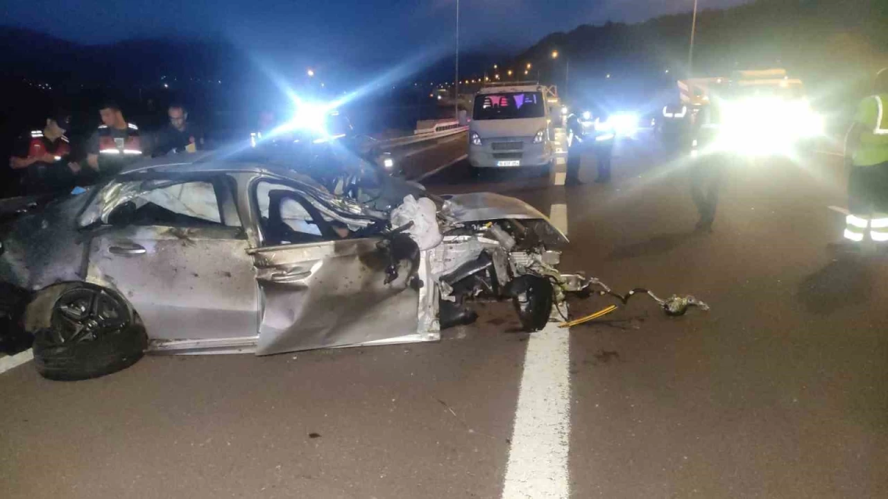 Bursa'da katliam gibi kaza: 2 �l�, 3'� a��r 6 yaral�