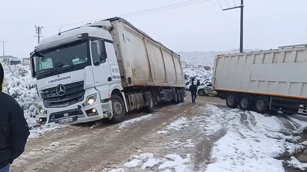 Bursa'da t�rlar yolda kald�
