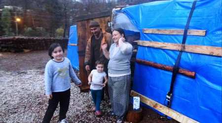 Çadırda yaşamaya mahkum edilmiş hayatlar