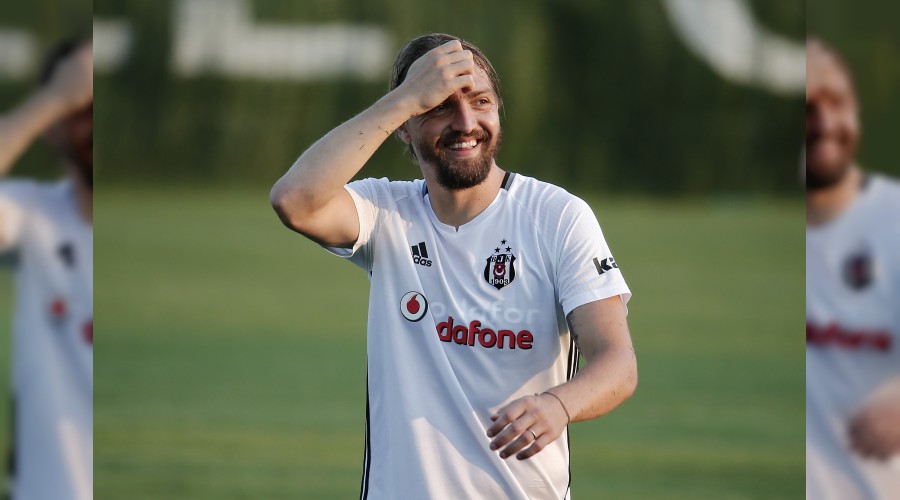 Caner'in Beikta mesaisi bitti