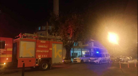 Cemaat namazdayken caminin kubbesinde yangın çıktı