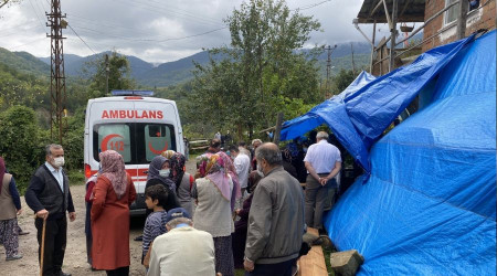 Cenaze evinde balkon çöktü: 13 yaralı