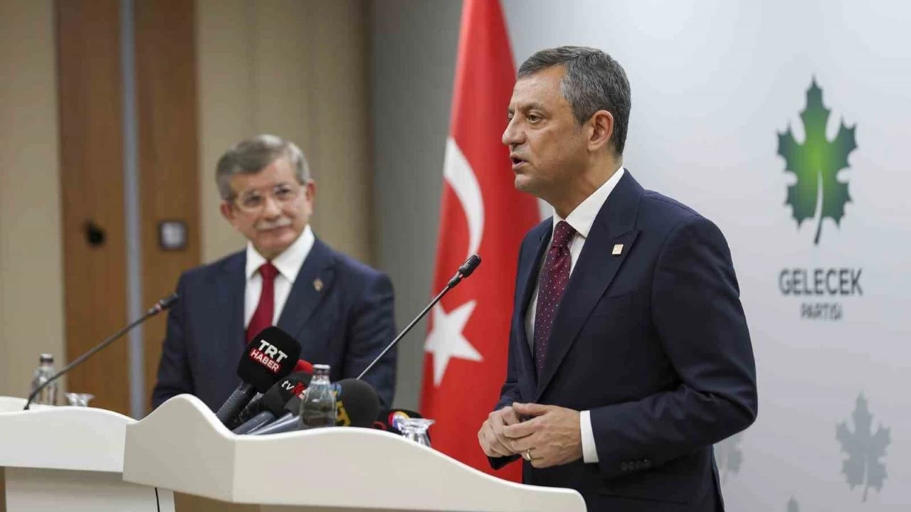 CHP Genel Ba�kan� �zel'den Davuto�lu'na ziyaret