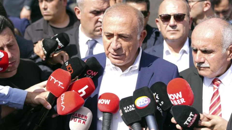 CHP �stanbul �l Ba�kanl��� davas�: �stinaf karar�n� de�i�tirdi, �stanbul�daki mahkemeleri yetkisiz buldu; G�rsel Tekin g�revine devam edecek