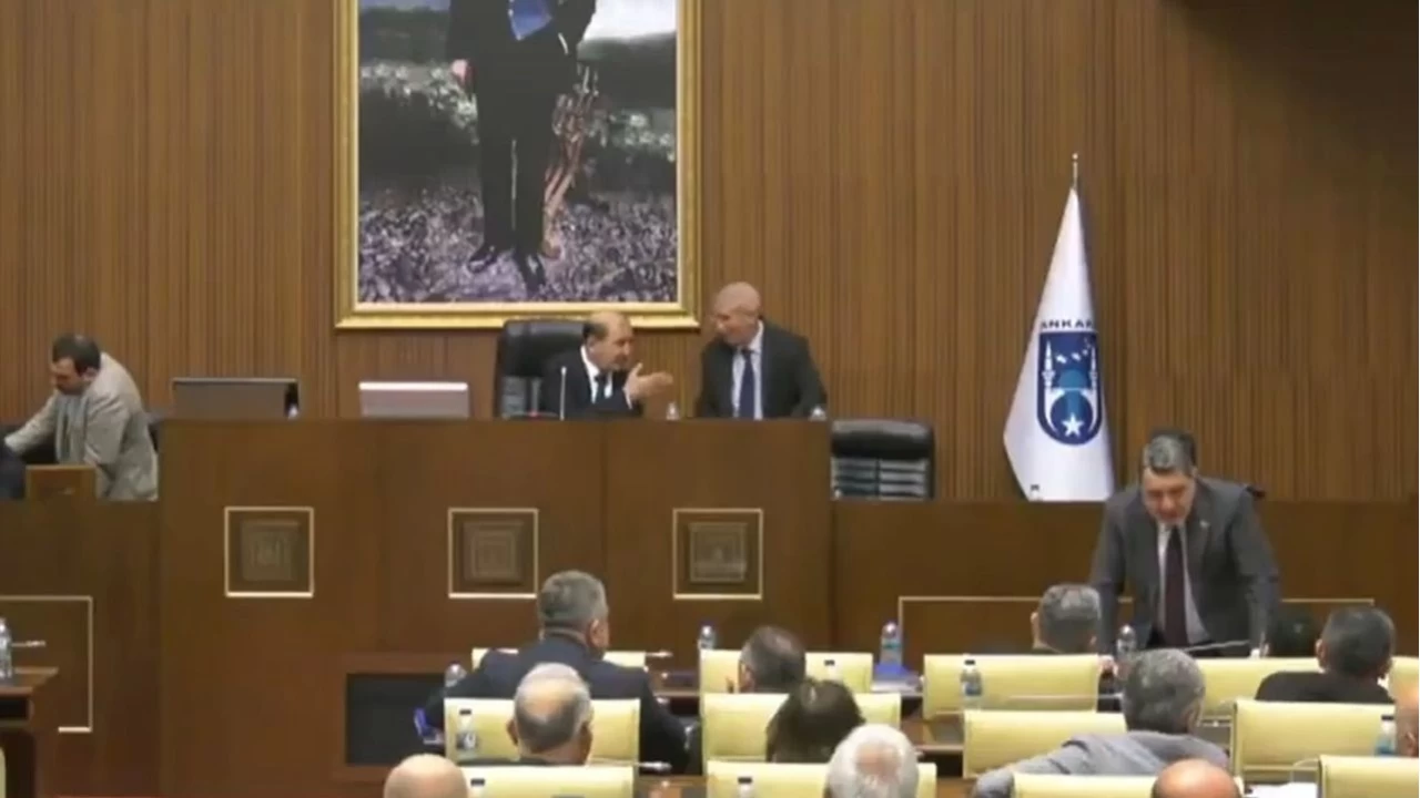 CHP'li ba�kan vekilinden k�f�r iddias�