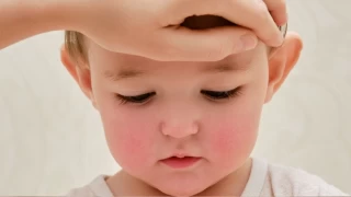 Çocuklarda yüksek ateşte kaçınılması gereken 7 hata!