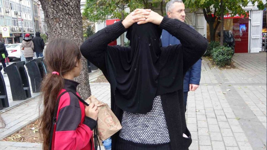 pten yemek yeme numaras yapan dilenciler yakaland