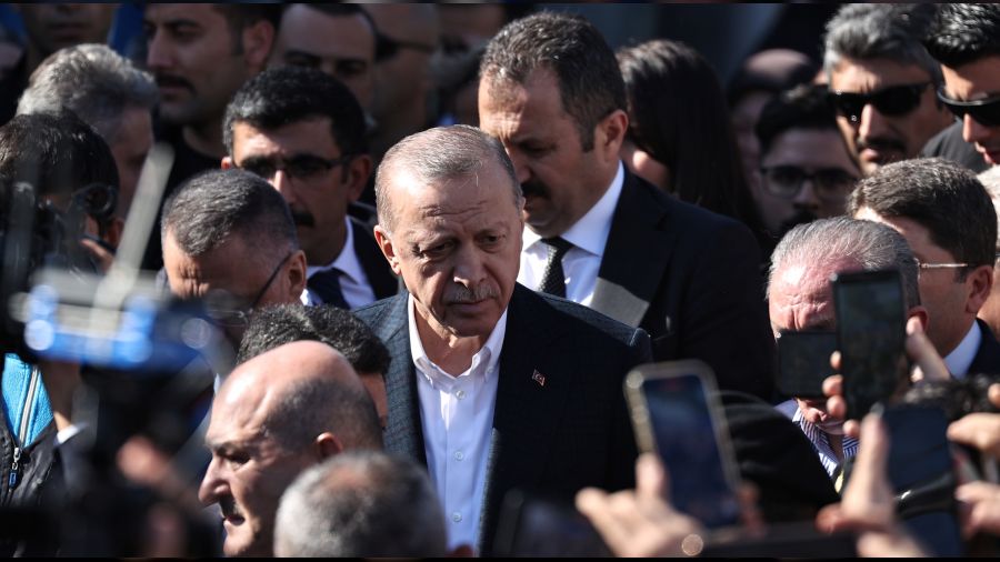 Cumhurbakan Erdoan, patlama yaanan maden ocanda incelemelerde bulundu
