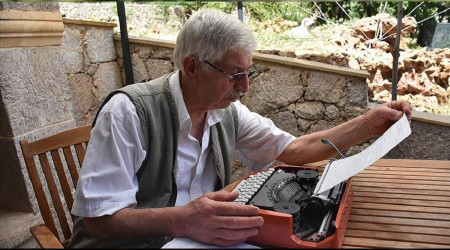 Dava dilekçelerini 46 yıldır daktilo ile yazıyor