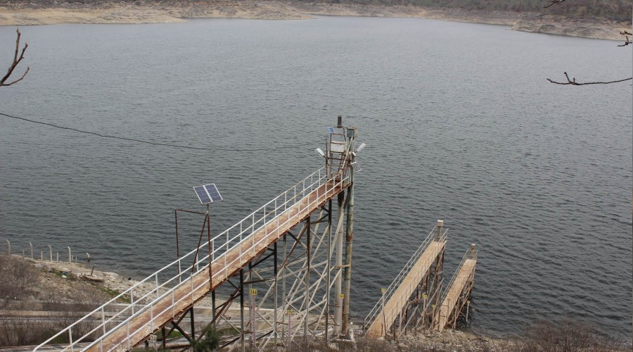 Demirköprü Barajı’nda korkutan görüntü