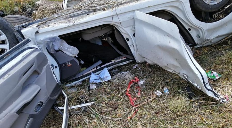 Dere yata��na u�an otomobildeki 2 ki�i �l� bulundu