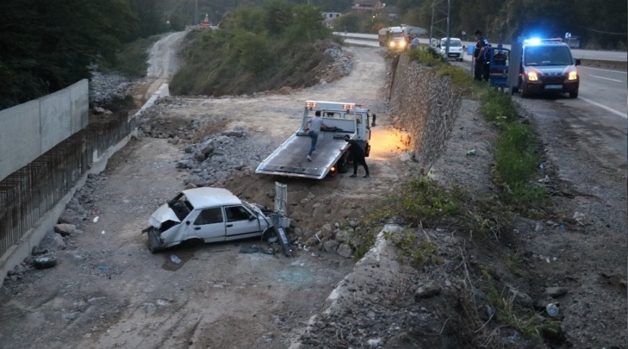 Dere yatağına uçan otomobilden sağ çıktı