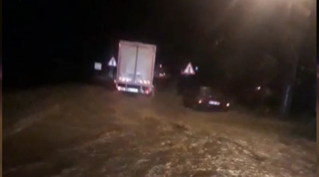 Devrek yolunda araçlar mahsur kaldı
