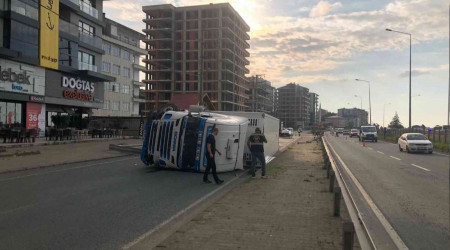 Dinamit yüklü tır devrildi: 1 yaralı