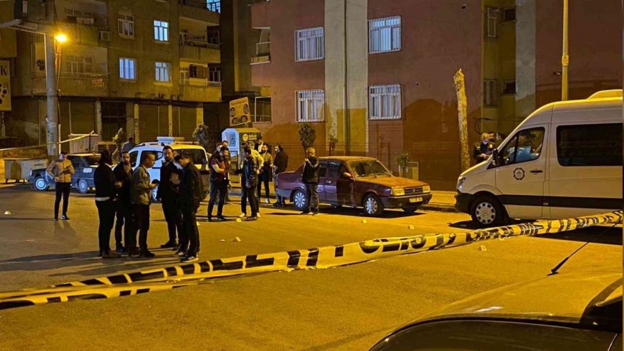 Diyarbak�r'da baba-o�ula silahl� sald�r�