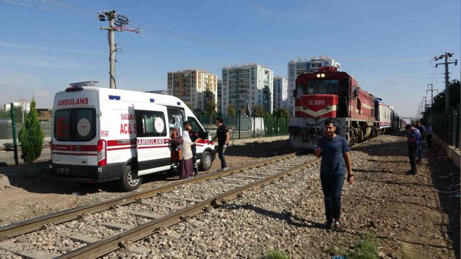 Diyarbakır'da üst geçit yerine yolu kullanan yaşlı adama tren çarptı