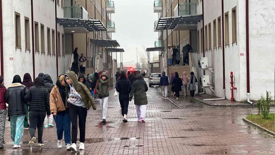 Do�al gaz sal�n�m� ��renci yurdunu bo�altt�rd�