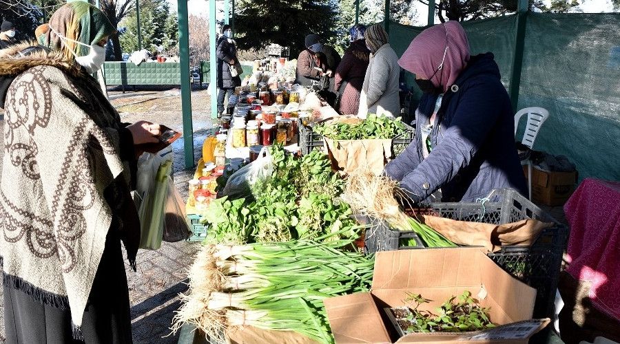 Doğal ürünler haftada 3 gün kent halkı ile buluşuyor