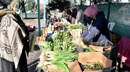 Doğal ürünler haftada 3 gün kent halkı ile buluşuyor