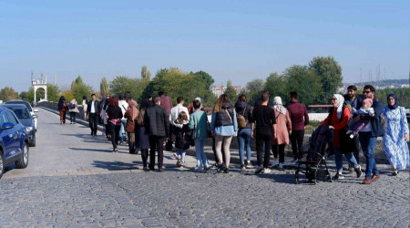 Doğu'da kar, Batı'da bahar