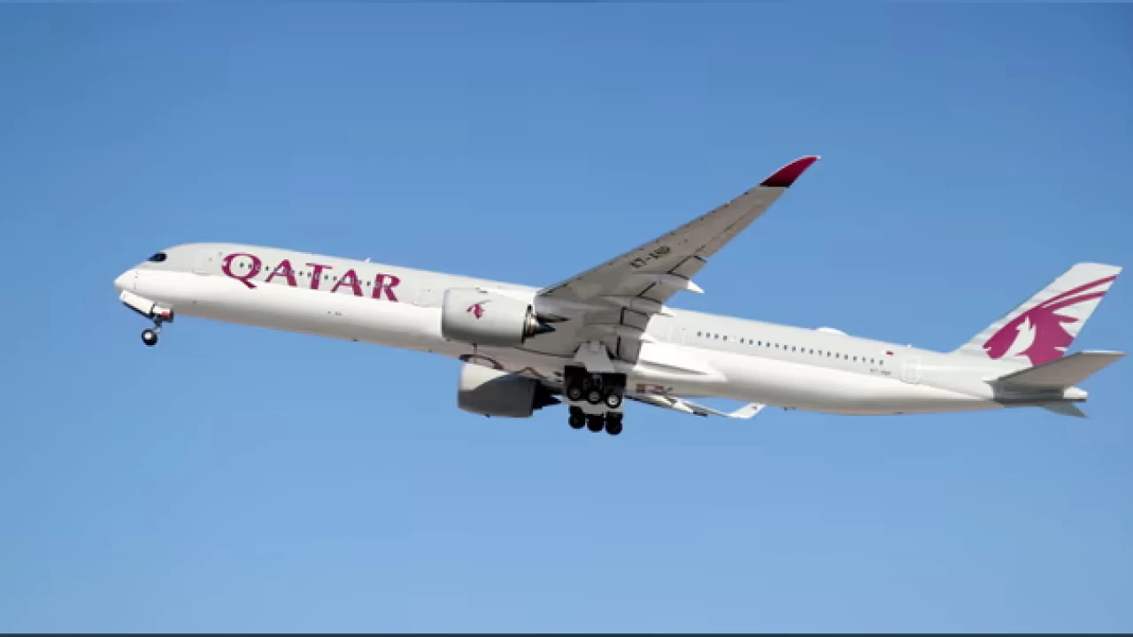 Doha'dan Dublin'e giden Katar Havayolları uçağı türbülansa girdi