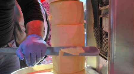 Döner çeşitlerine bir yenisi daha eklendi: Kaşar peyniri döneri