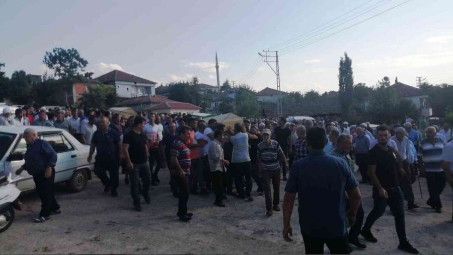 Drenaj kuyusunda zehirlenen 3 kardeş toprağa verildi