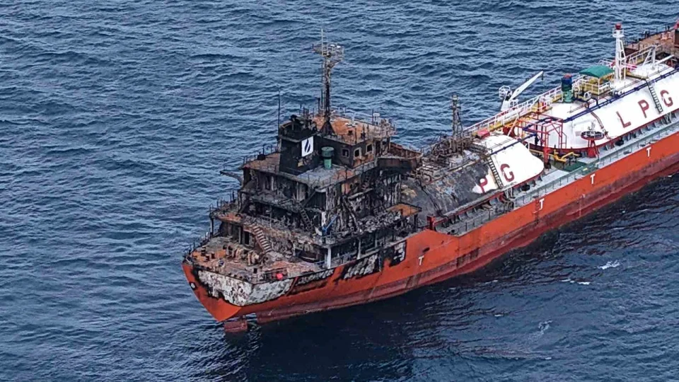 Dron saldırılarında hasar alan bir gemi daha Trabzon'a geldi