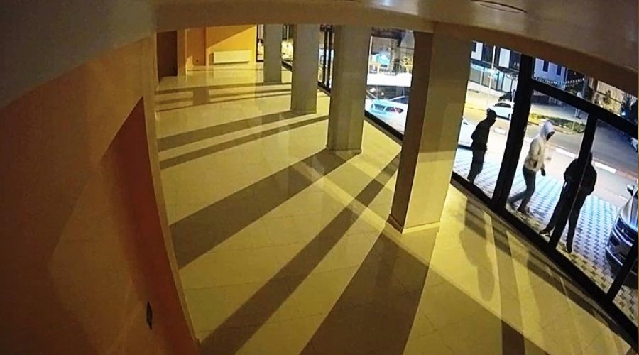 D�kkanda ilk siftah� h�rs�zlar yapt�