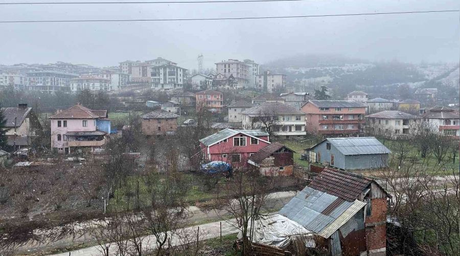 D�zce'ye Mart ay�nda kar s�rprizi