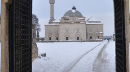 Edirne'de kar yağışı etkisini sürdürüyor