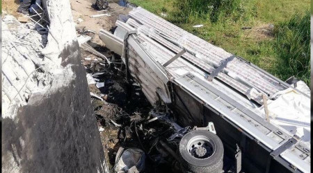 Edirne'de tır şarampole yuvarlandı: 1 yaralı