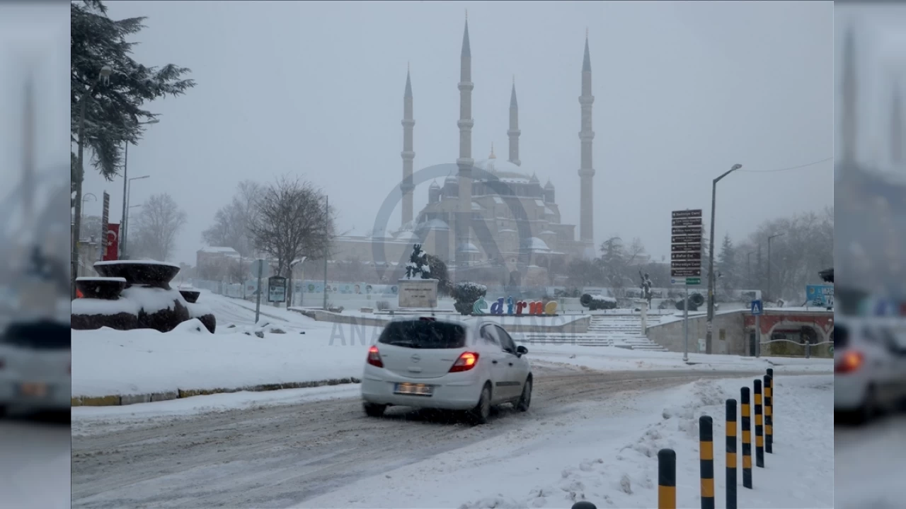 Edirne'nin bazı ilçelerinde kar nedeniyle eğitime yarın ara verildi