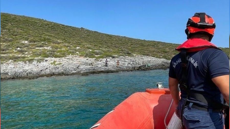 Ege'de Yunan zulm: Can yeleksiz ve elleri kelepeli denize atmlar