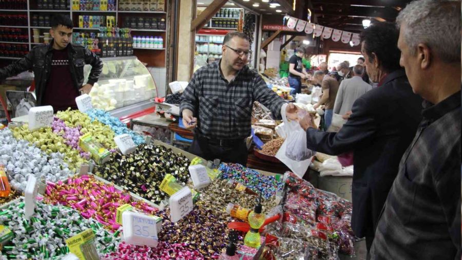 Elazığ Kapalı Çarşı'da bayram yoğunluğu