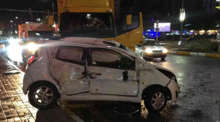 Elazığ'da kamyon ile otomobil çarpıştı, 1 yaralı
